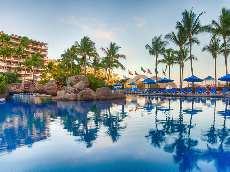 Barcelo hotel puerto vallarta mexico From the pier to Banderas Bay, everything in Puerto Vallarta has the exciting Mexican flavor. Book your holiday with Barceló Hotel Group in Jalisco! Puerto Vallarta is one of the most attractive destinations on the Pacific Coast of Mexico, thanks to its possibilities for enjoyment and natural richness.