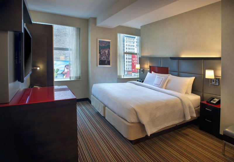 Last minute hotels in nyc manhattan Hotels near Manhattan Mall, New York. Manhattan Mall offers an unrivalled shopping experience thanks to its exciting mix of high-street fashion and international brands, accessories, childrenswear, technology and homewear.