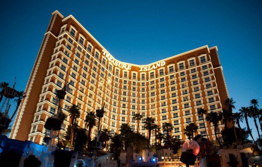 2 Las Vegas hotels offer a work-from-Las-Vegas travel package