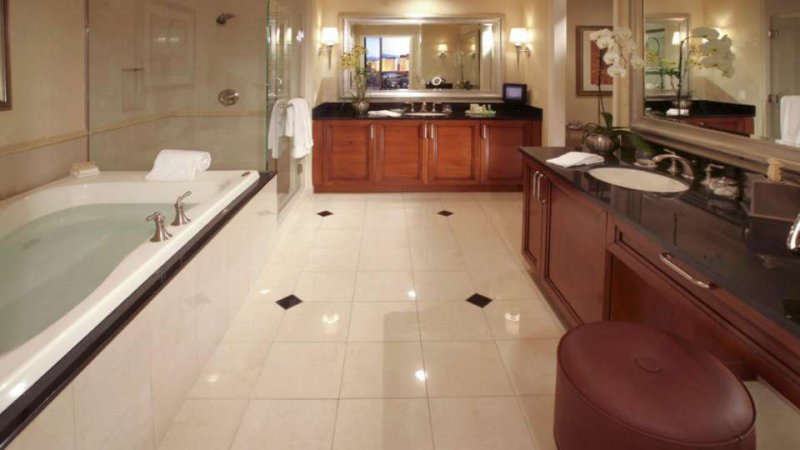Signature Vegas Suite Renaissance Downtown Nashville