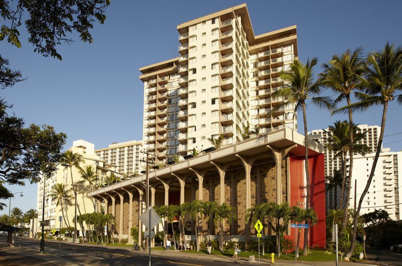 Queen Kapiolani Hotel Waikiki Beach
